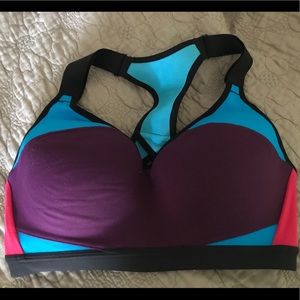 32DD Victoria Secret Incredible Sports Bra